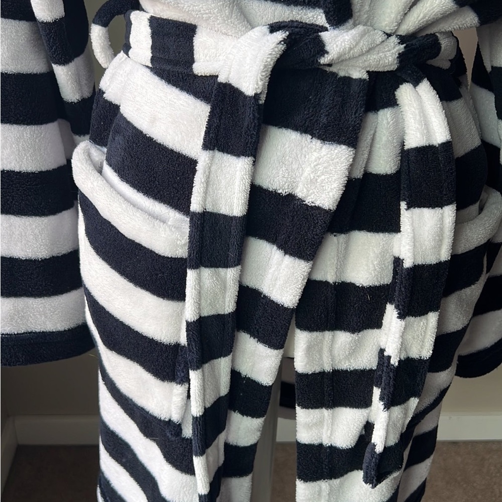 Ardene Bath Robe - Picture 5 of 12